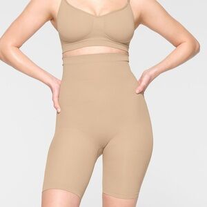 SKIMS SEAMLESS SCULPT HIGH WAIST ABOVE THE KNEE SHORT CLAY - 2X